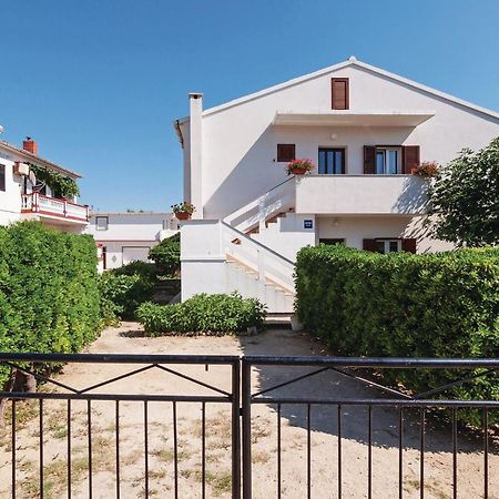 2 Bedroom Awesome Apartment In Pag Pag Town Exterior foto
