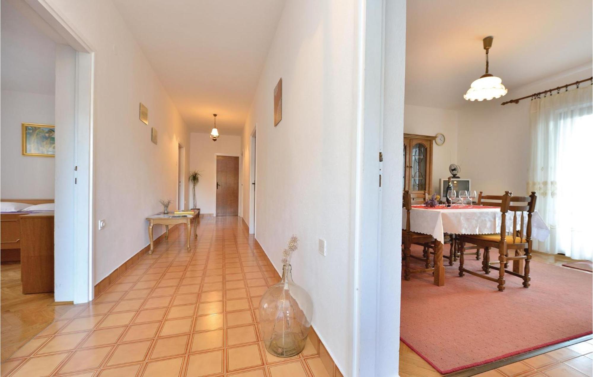 2 Bedroom Awesome Apartment In Pag Pag Town Exterior foto